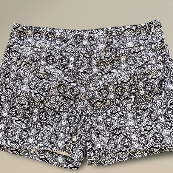 7th Ave NY& Co Suiting Collection Black White Paisley MidRise Shorts Stretch Sz4 - Picture 1 of 11